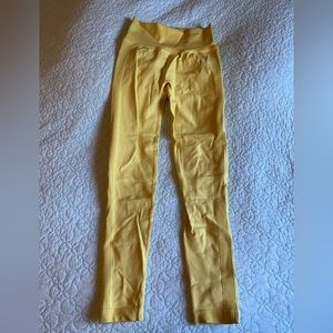 Yellow scrunch butt Diosa Fit small leggings